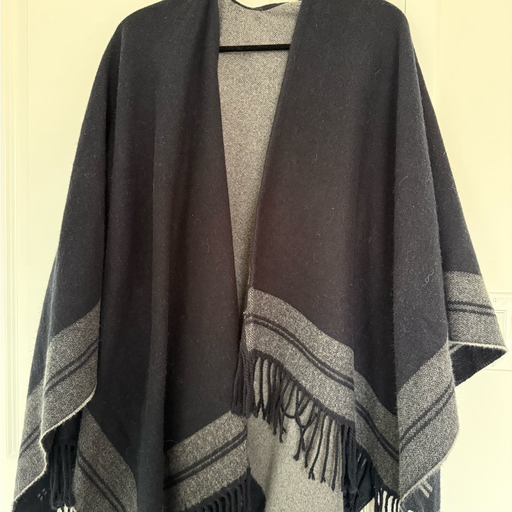 Uniqlo Brand new Cashmere Gray and navy Wrap
